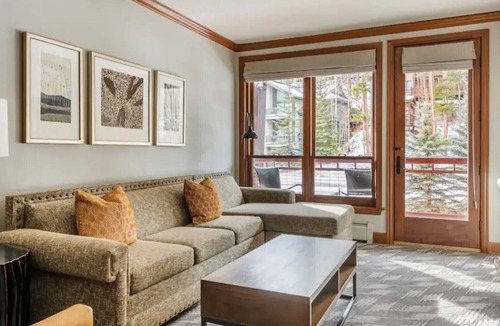 Peak 9 Hotel | Ski Getaway in a 2 bed 2 bath, walking distance from lifts and downtown!