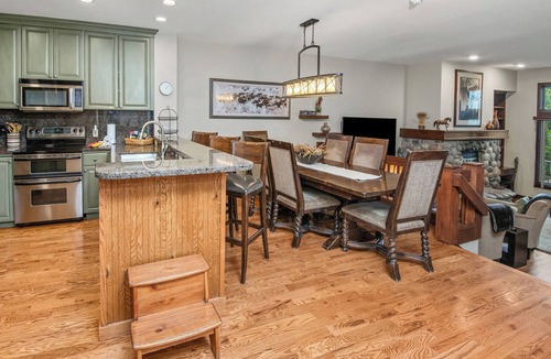 Highlands Townhomes Condo | Ski-In and Out Your Doorstep! Pool/Hot Tub, Great Village Access