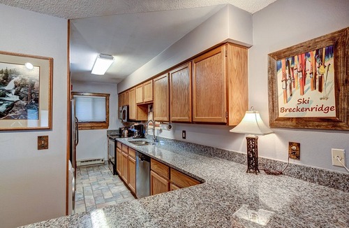 Historic District Condo | Ski-in Breckenridge Condo with On-Site Hot Tubs, 1 Block to Downtown, Stunning V