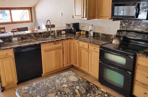 East Village at Copper House | SKI IN/OUT, AT SUPER B 6chair Lift , 3 Bedrms, Bunk, 3 Bathrm, Sleep 9, Hot Tub