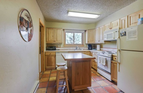 Peak 9 Condo | Ski-In/Out Cedars Chalet-2BR and Close to Everything