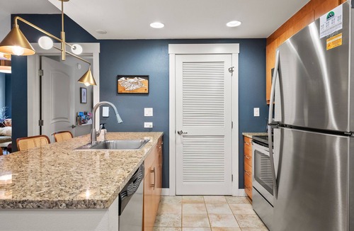 Winter Park House | Ski In Out Condo 3325 I Huge Hot Tub I Great Views I Heated Garage I Discounted Attractions