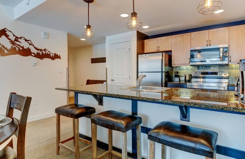 Winter Park House | Ski In Out Condo 4283 I Huge Hot Tub I Great Views I Heated Garage I Discounted Attractions