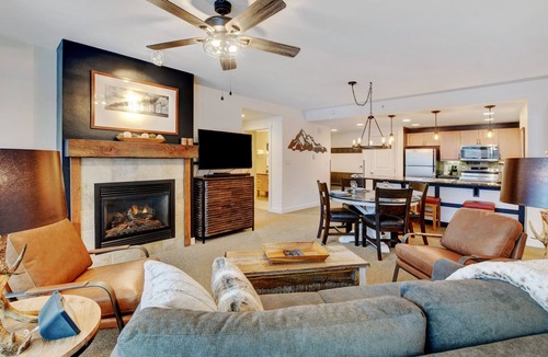 Winter Park House | Ski In Out Condo 4283 I Huge Hot Tub I Great Views I Heated Garage I Discounted Attractions