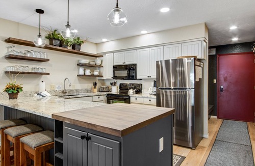 Mount Crested Butte Condo | Ski-In/Out, Hot Tub, Shuttle, Views, Garage, Trails, 4BR+Loft –Westwall Paradise