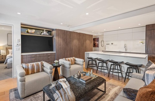 Aspen Condo | Ski-in&Out Renovated 3BR, 3BA w AC, Pool & Hot-tub