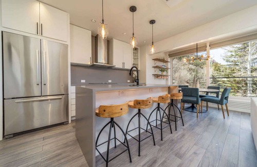 Aspen Apartment | Ski-in/out! Renovated 3BR w AC & Stunning Views!