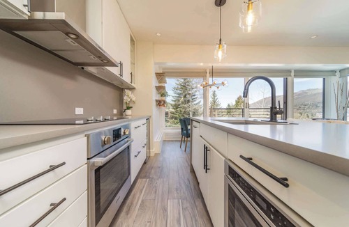 Aspen Apartment | Ski-in/out! Renovated 3BR w AC & Stunning Views!