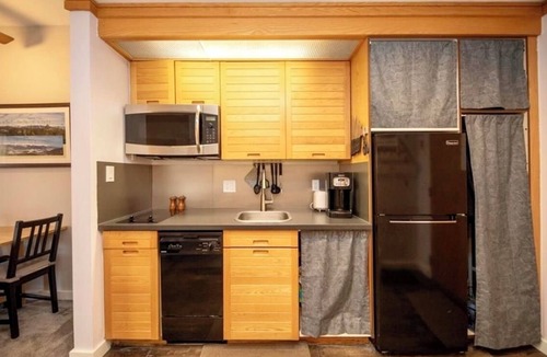 Mountain House Condo | SKI IN/OUT/STEPS 2 LIFT/2 HOT TUBS/FIRE PIT!