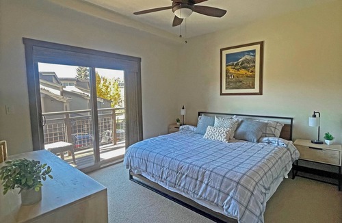 Mount Crested Butte Condo | Ski In & Quick walk to Slope! Great Views of Mt CB