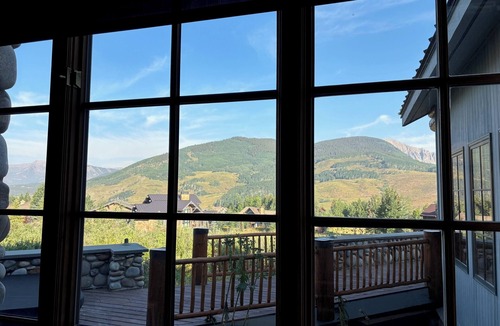 Mount Crested Butte House | Ski-In/Ski-Out 4 BR House that sleeps 10 in Mount Crested Butte!