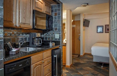 Peak 9 Apartment | Ski-In/Ski-Out. 9 Hot Tubs and Pools
