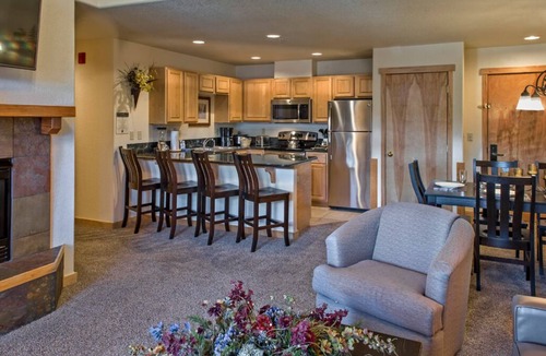 Peak 9 Resort | Ski-in-Ski-Out Breckenridge Ski Resort. Full Two B/R Two Bath March 15-18 2026