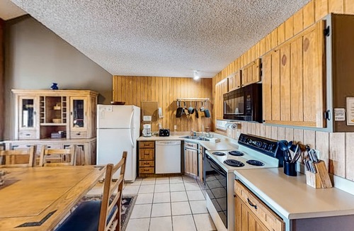 Silvercreek Condo | Ski-in/ski-out condo with loft, pool, basketball court & mountain-view balcony