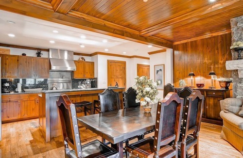 Avon Condo | Ski-in/Ski-out Condo with a Balcony