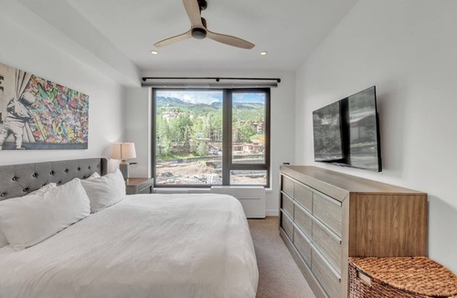 Snowmass Village Cabin | SKI IN SKI OUT. ELECTRIC PASS LODGE UNIT 405 IN SNOWMASS, COLORADO.