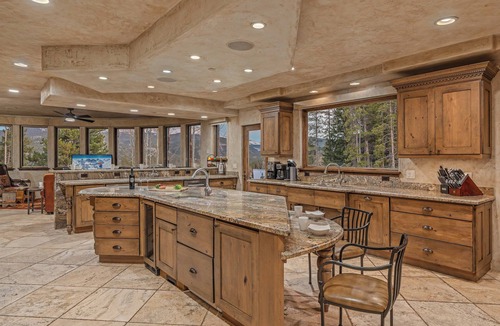 Peak 8 House | Ski in/Ski out + Hot Tub - Chateau of Breckenridge
