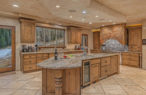 Peak 8 House | Ski in/Ski out + Hot Tub - Chateau of Breckenridge