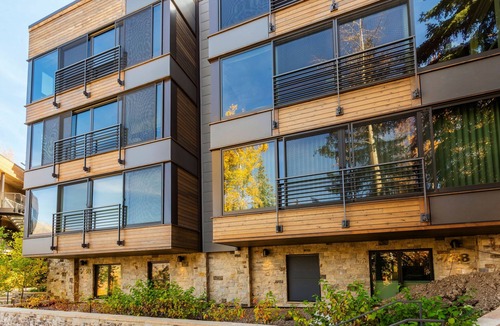 Aspen Condo | SKI -IN SKI-OUT TRAIL TO GONDOLA!1 BLK TO ASPEN CORE, NEW HEATED POOL/JACUZZI