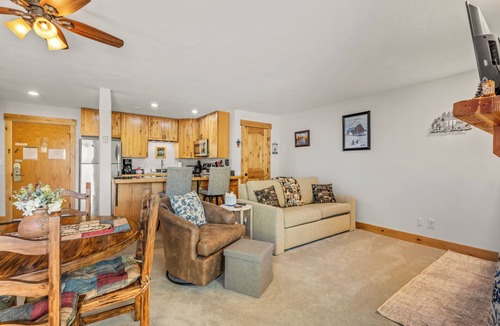 Steamboat Springs Condo | Ski-In/Ski-Out 1-Bedroom Condo w/Balcony and Fireplace!