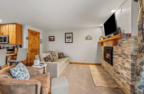 Steamboat Springs Condo | Ski-In/Ski-Out 1-Bedroom Condo w/Balcony and Fireplace!