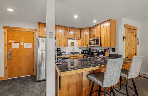 Steamboat Springs Condo | Ski-In/Ski-Out 1-Bedroom Condo w/Balcony and Fireplace!