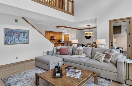 Highlands Townhomes House | Ski-In/Ski-Out + Views | Chalet Bravura