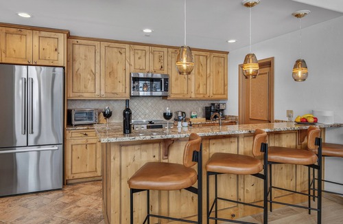Highlands Townhomes House | Ski-In/Ski-Out + Views | Chalet Bravura