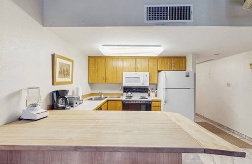 East Village at Copper Apartment | Skier studio with ski views, shared hot tub and sauna - close to ski lifts