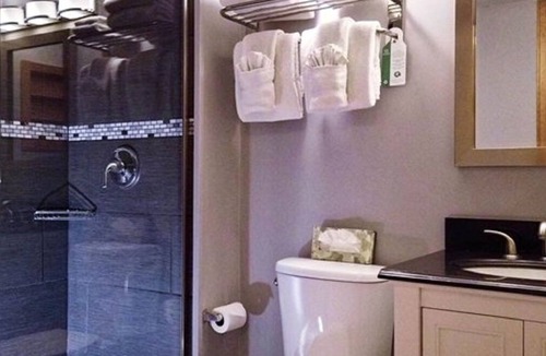 Avon Cabin | Skiing- Avon Christie Lodge & Vail and Beaver Creek, sleeps 1-4