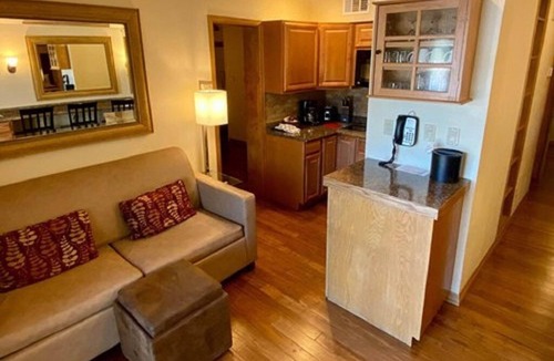 Avon Cabin | Skiing- Avon Christie Lodge & Vail and Beaver Creek, sleeps 1-4
