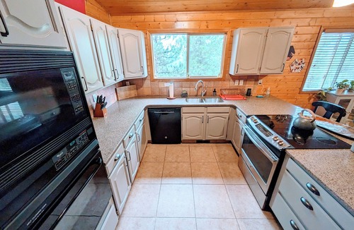 Bailey Cabin | Sky Cabin - 10 Acres - Hot Tub