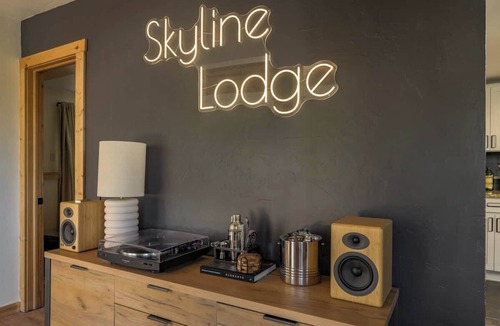 Saint Mary's House | Skyline Lodge with Private Sauna & Hot Tub