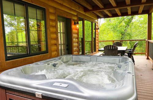 Millersburg House | Skyview Treehouse by Amish Country Lodging