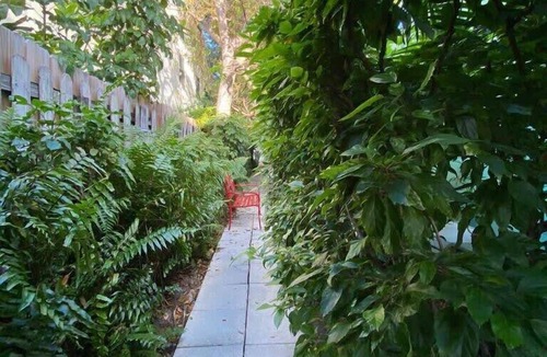 Victoria Park Condo | Sleek 1BR Retreat in Victoria Park