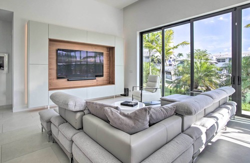 Coral Ridge House | Sleek & Chic Waterfront Home w/ Private Pool!