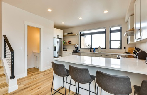 Fraser House | Sleek Fraser Townhome < 8 Mi to Winter Park!