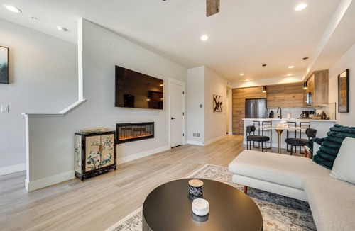 Berkley Apartment | Sleek, Modern Denver Area Gem in Planned Community