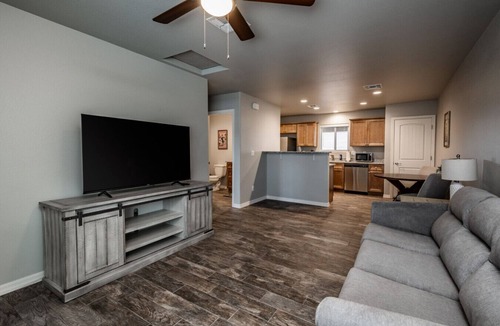 Kingman House | Sleek & Stylish New Duplex | Comfort Meets Convenience
