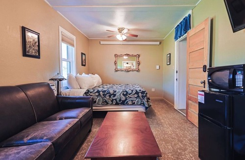 Centennial Apartment | Sleep up to 4 - King Suite in Historic Centennial Hotel