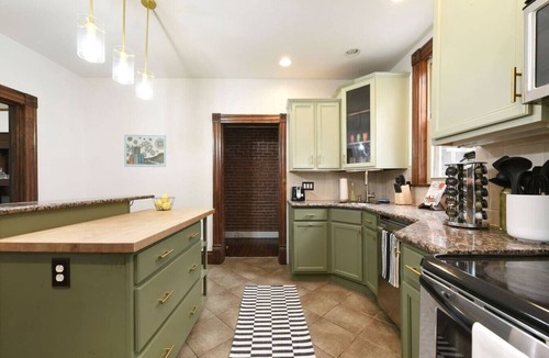 South Side Flats House | Sleeps 10 · Walk to Carson St · BBQ & Fire Pit
