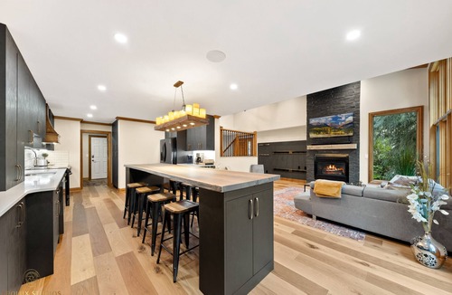 Eagle-Vail House | Sleeps 12 w/Hot-Tub & Sauna Right on the gold course!