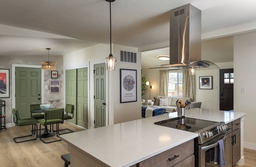 Berkley House | Sleeps 16 - Minutes to Downtown DENVER! Red Rocks! Great Backyard!