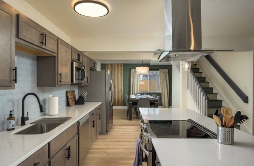 Berkley House | Sleeps 16 - Minutes to Downtown DENVER! Red Rocks! Great Backyard!