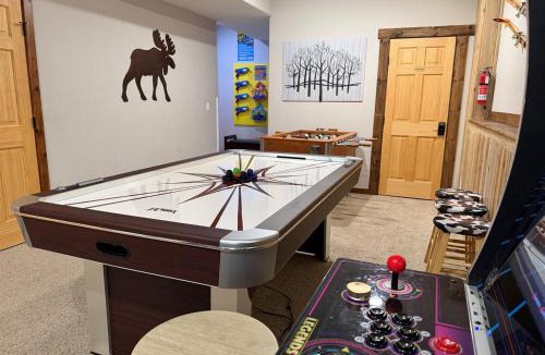 Grand Lake House | Sleeps 16 Walk to Grand Lake & Town Sauna, Theater & Game Room Lake View!
