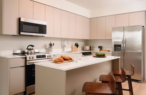 Midtown House | Sleeps 18 | 3 Suites + Rooftop Pool + Fitness Center | Near Wynwood | Sense28