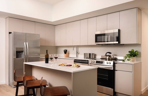Midtown House | Sleeps 18 | 3 Suites + Rooftop Pool + Fitness Center | Near Wynwood | Sense28