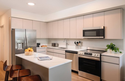 Midtown House | Sleeps 18 | 3 Suites + Rooftop Pool + Fitness Center | Near Wynwood | Sense28