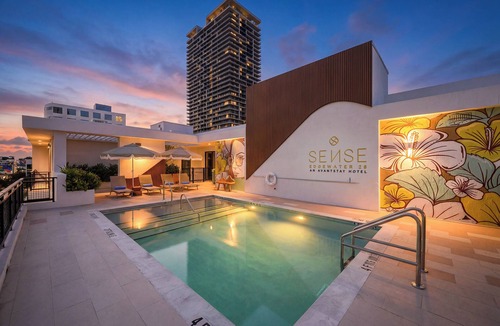 Midtown House | Sleeps 18 | 3 Suites + Rooftop Pool + Fitness Center | Near Wynwood | Sense28