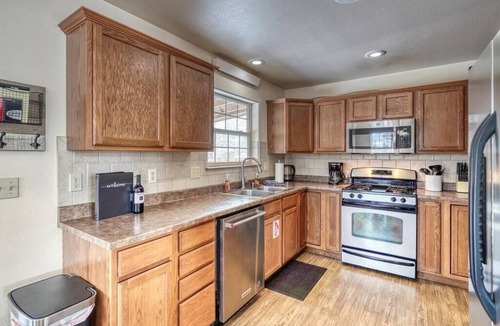 Buena Vista House | Sleeps 23! l Close to D/T BV l Fast Wi-Fi l Duplex